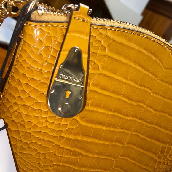 NWT🌼Calvin Klein Lock Embossed Crossbody Bucket - Picture 8 of 16